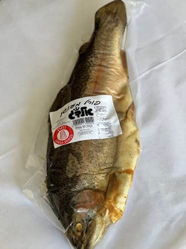 פורל מעושן דג שלם