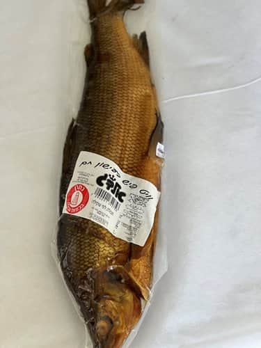 דניס מעושן דג שלם